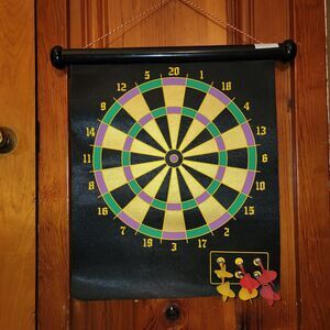 Magnetic 2-Sided Dart Board - 6 Magnet Darts